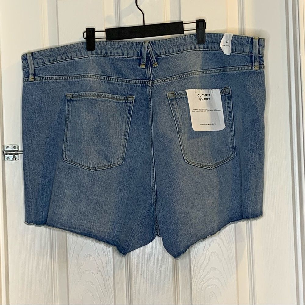 Good American Cut Off Short Plus Size 24 - Picture 4 of 11
